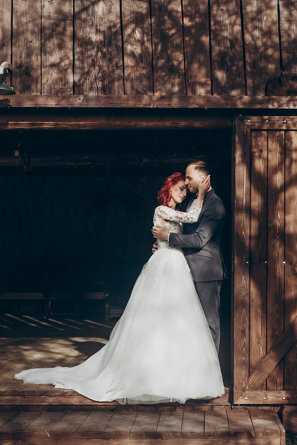 Crafting Elegance in a Rustic Barn Wedding